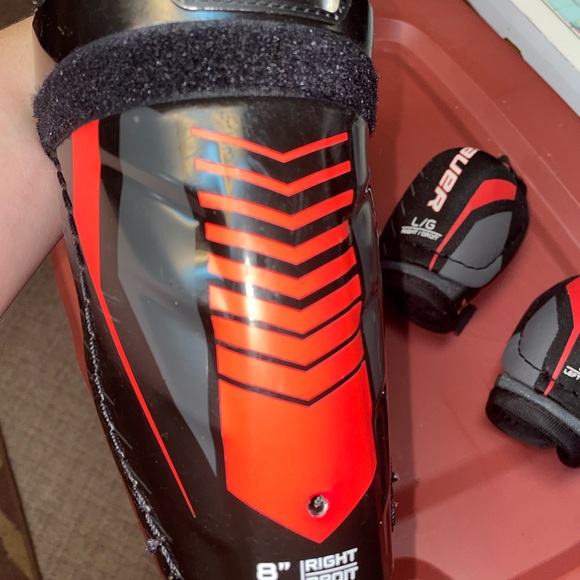 Youth M/L hockey equipment shin pads and elbow pads EUC - Picture 2 of 3